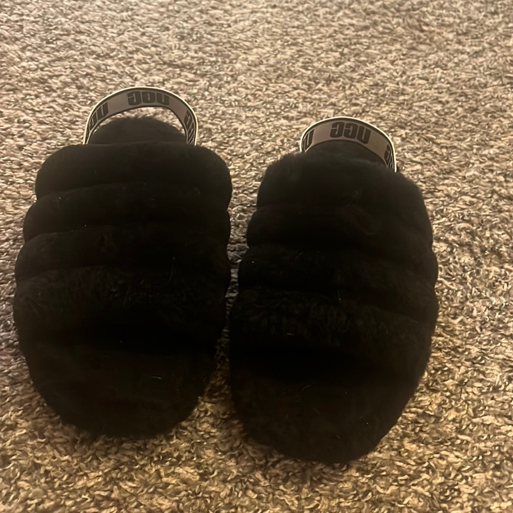Black furry UGG slippers size 4 runs big